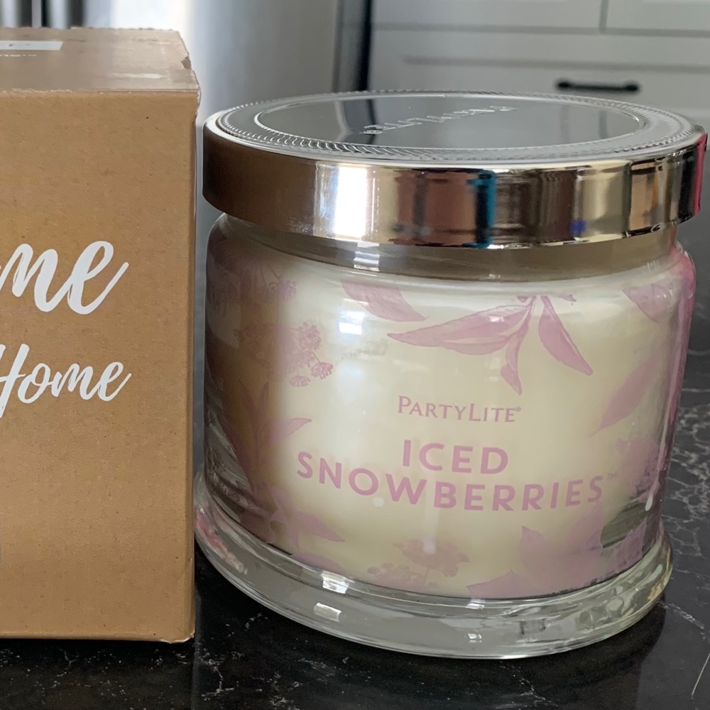 Partylite Iced Snowberries candle